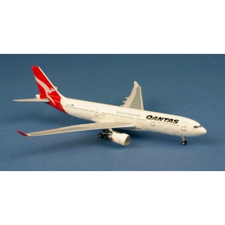 Qantas Airbus A330-200 VH-EBC AC1557A